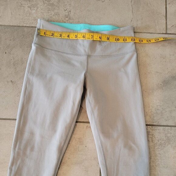 Lululemon Crop Leggings size 4 - Picture 5 of 8
